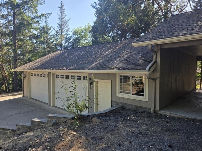 Building Photo - 11020 N Applegate Rd