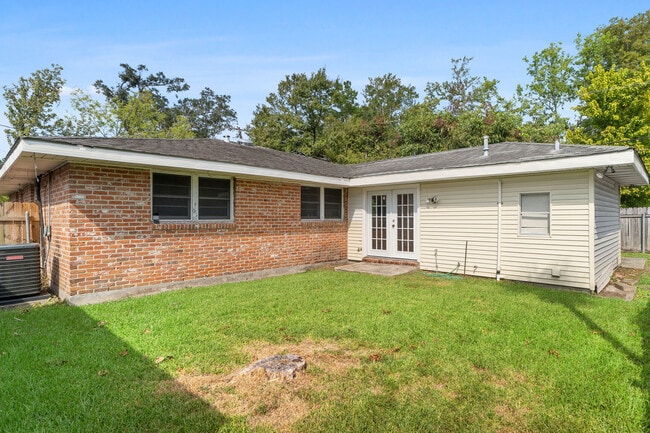 Building Photo - 9441 Sharla Dr