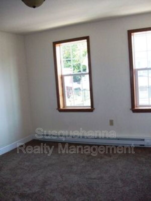 317 W Main St, Palmyra, PA 17078 Condo for Rent in Palmyra, PA