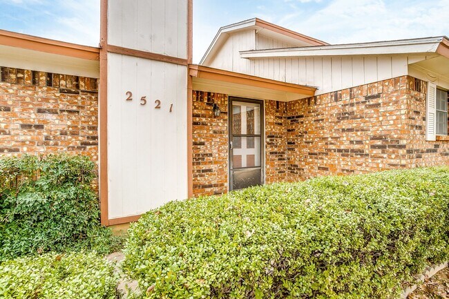 Foto del edificio - 2521 Indigo Ln
