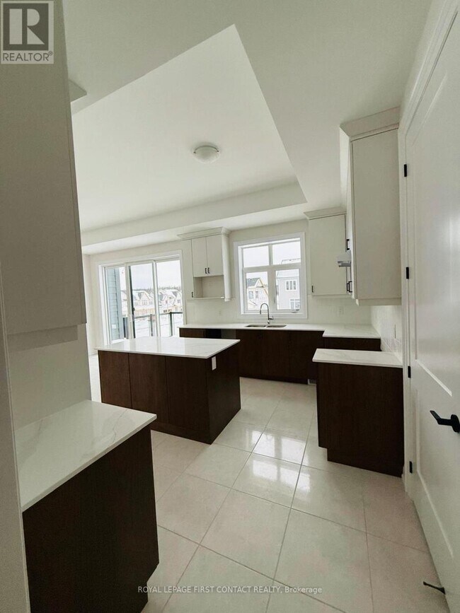 Photo du bâtiment - 12 Herbert Ave