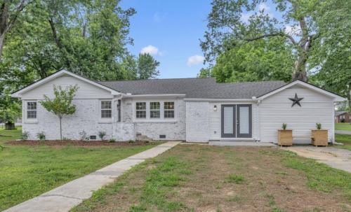 Foto principal - Charming 3 Bedroom, 2.5 Bath Home in Estil...