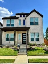 Building Photo - 2930 Eleanor Dr
