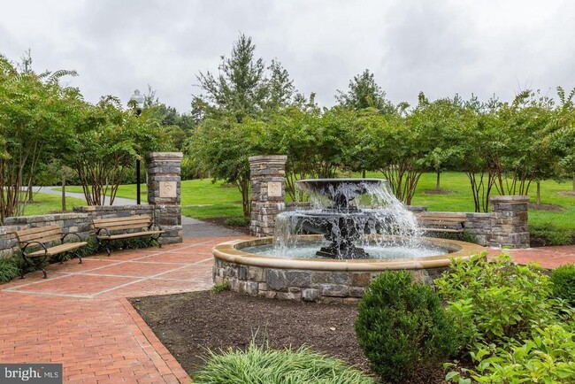 Building Photo - 10777 Symphony Park Dr