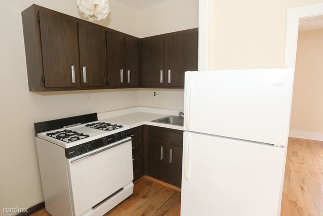Foto del edificio - 3722 N Pine Grove Ave