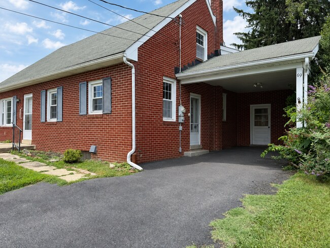 Foto del edificio - Beautiful 3 Bedroom 1 bathroom Cape Cod with Bonus Room!
