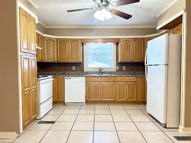 Foto del edificio - 244 S Hollis Ave