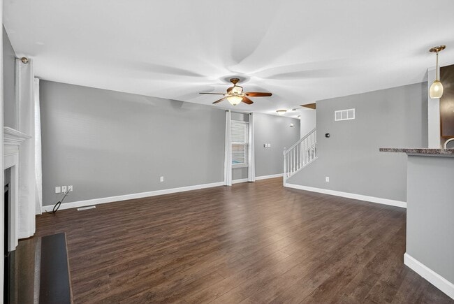 Building Photo - Charming 4-Bedroom Home in Springhurst Com...