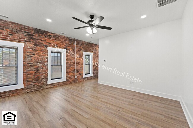 Foto del edificio - 420 W 4th St