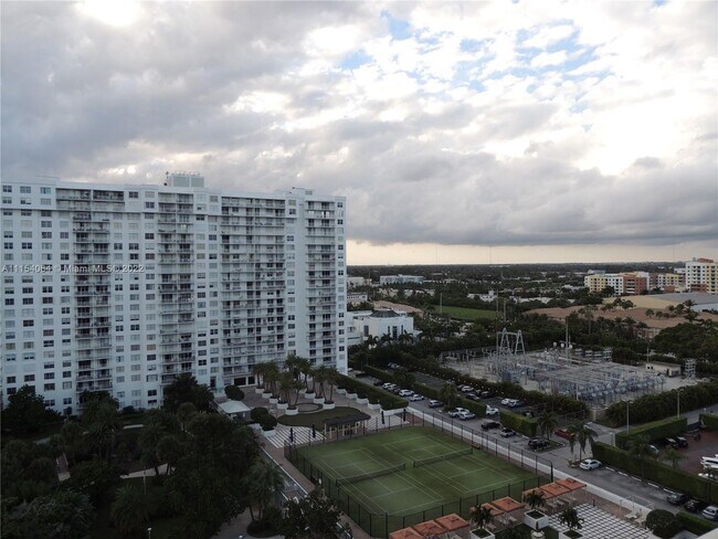 Foto del edificio - 2851 NE 183rd St