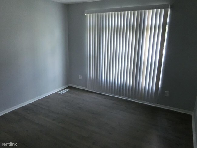 Building Photo - 4 br, 1.5 bath Apartment - 751 E Mound St