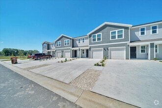 Building Photo - 6614 SW 81st Loop