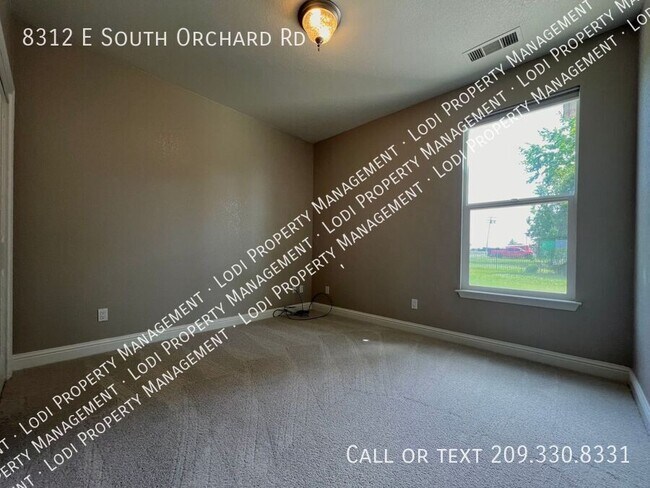 Building Photo - 8312 E Orchard Rd