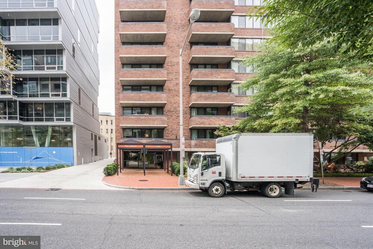 Foto principal - 1140 23rd St NW