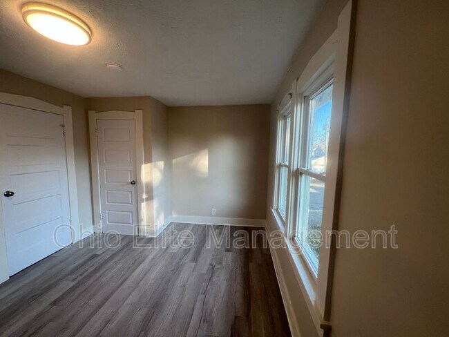 Foto del edificio - 898 E 13th Ave