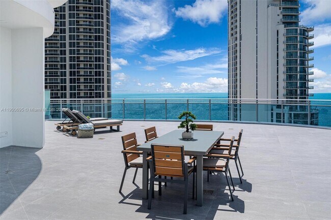 Building Photo - 17550 Collins Ave