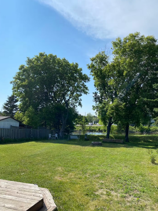 Photo du bâtiment - 1305 Forest St