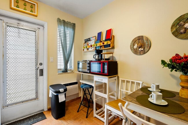 Building Photo - 1739 Washington St