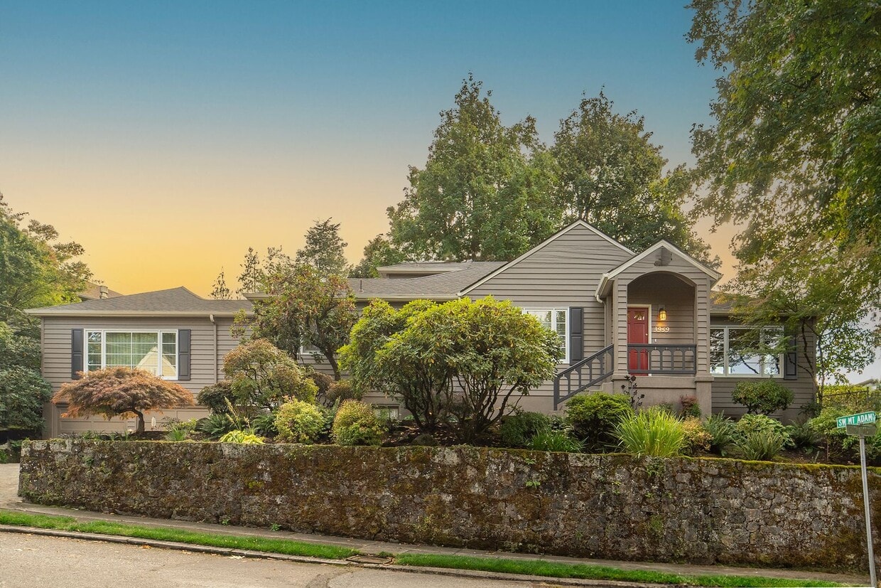Foto principal - Charming and Well-Maintained Home in a Ser...