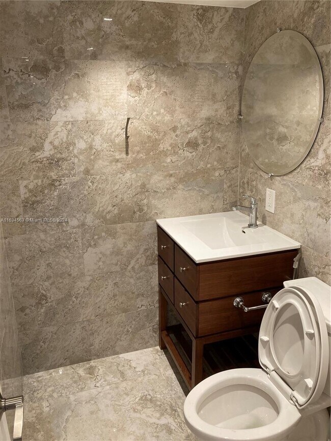 Foto del edificio - 17890 W Dixie Hwy