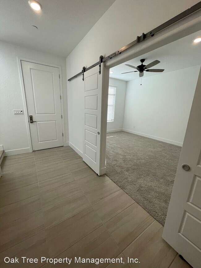 Foto del edificio - 2 br, 2 bath House - 567 N. Adler Lane