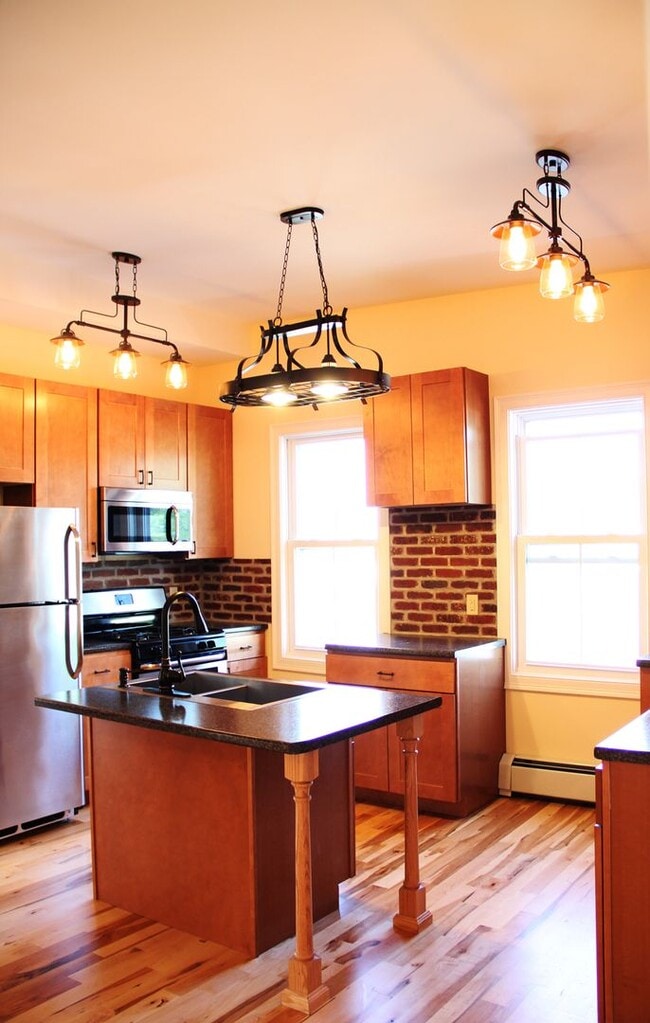 Building Photo - 26 Cedar St