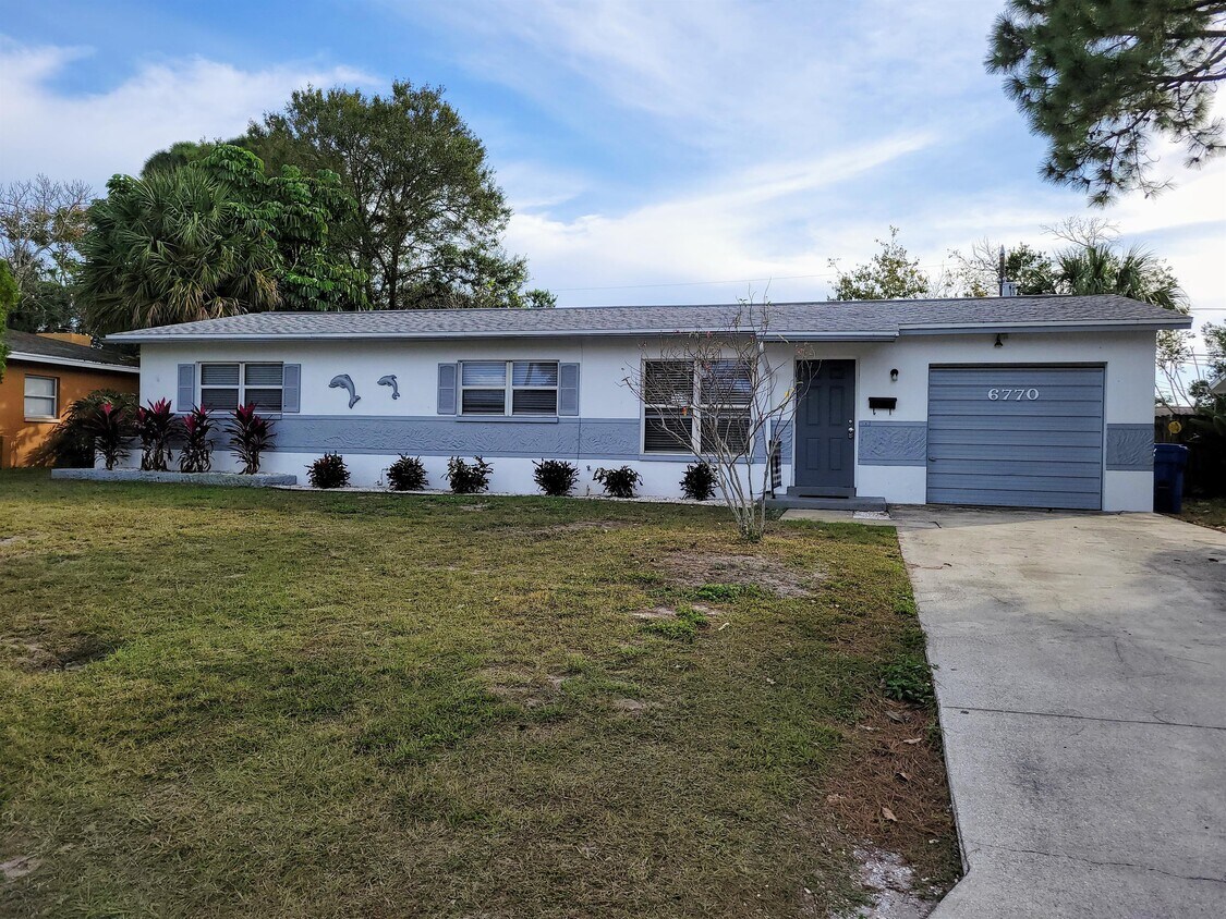 6770 34th Ave N, Saint Petersburg, FL 33710 House for Rent in Saint Petersburg, FL