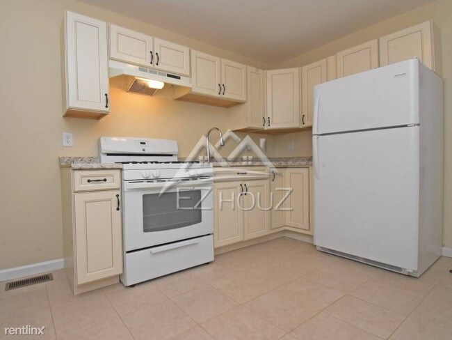 Foto del edificio - 3 br, 1 bath Apartment - 1633 N Spring St