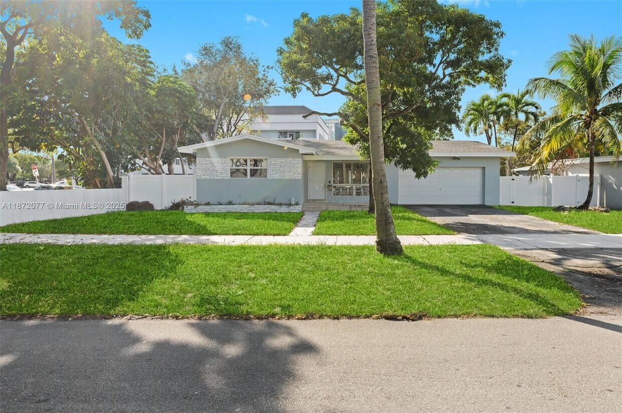 Primary Photo - 3812 N Circle Dr