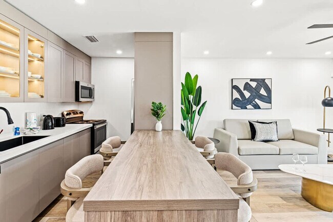 Foto del edificio - 8115 Thomas Dr