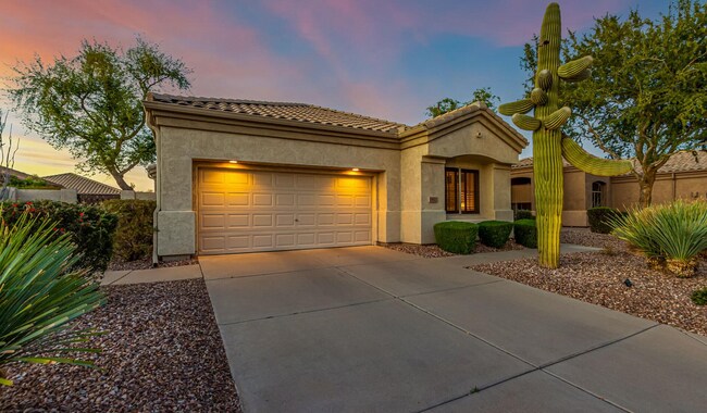 Building Photo - 892 W Raven Dr