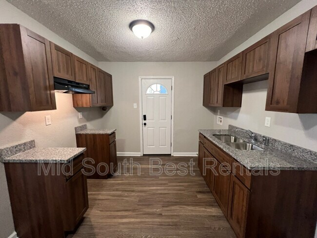 Building Photo - 3260 Coleman Ave