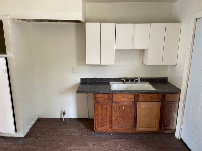 Building Photo - Remodeled Home With Private Parking