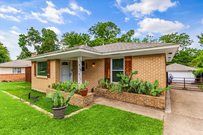 Foto del edificio - 8917 Westglen Dr
