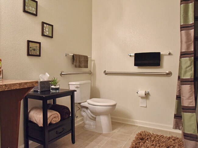 Baño - Irene Woods Apartments