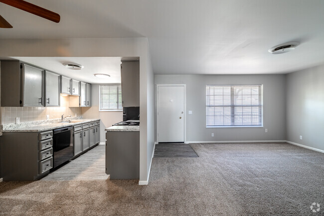 2BR, 2BA - 935SF - Dining Room - Stratford East Apartments