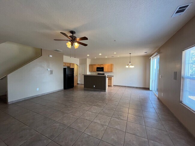 Foto del edificio - Spacious 3 Bedroom 2.5 Bathroom Home In Victory Hills!