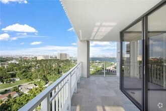 Building Photo - 1000 Quayside Terrace