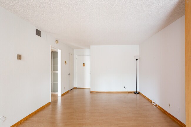 Building Photo - 4104 Summertime Ln