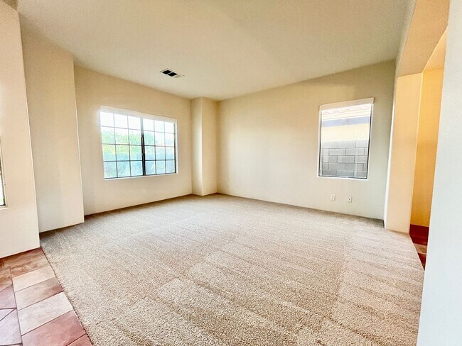 Foto del edificio - AVAILABLE NOW! 3 Bedroom 3 Bathroom + Offi...