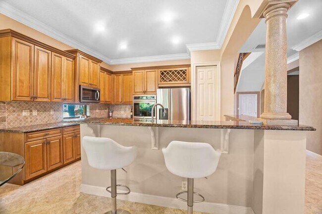 Building Photo - 3483 Collonade Dr