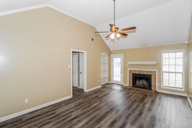 Foto del edificio - 7644 Valley Glen Dr