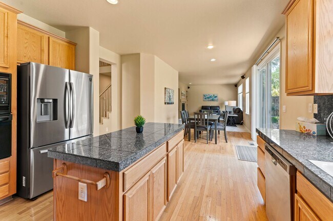 Building Photo - Wonderful Fully Furnished Home Includes Utilities