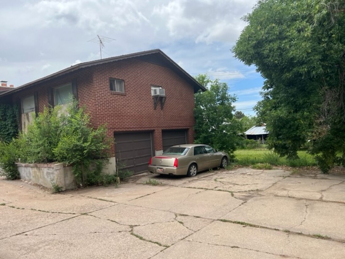 Primary Photo - Beautiful home with 2 car garage.