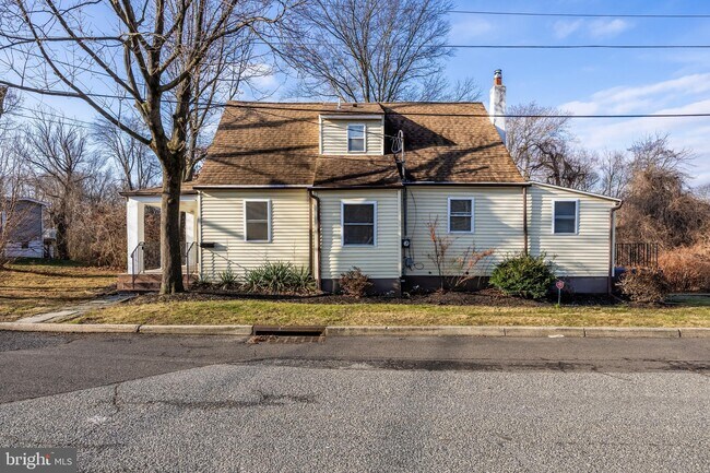 Foto del edificio - 227 Whittier Ave