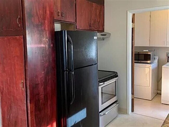 Building Photo - this quaint 1 bedroom, 1 bath