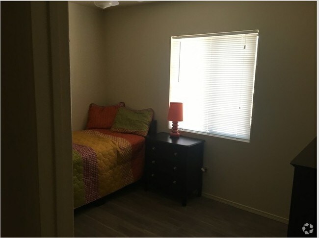 Foto del interior - 1821-1827 S Jefferson Ave