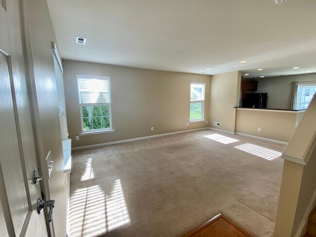 Building Photo - 8451 Saylor Ct