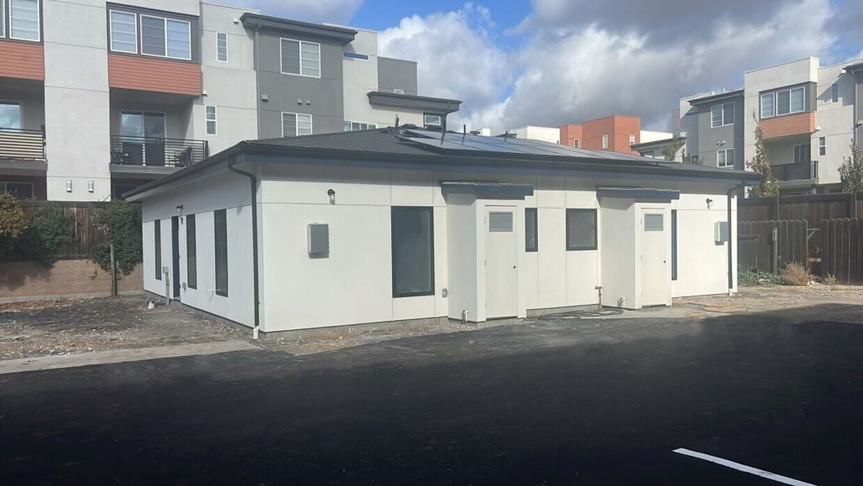 Building Photo - Grand at SoHay (Dixon FKA Foothill Townhomes)