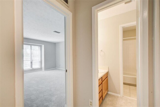 Foto del edificio - 805 Tuxworth Cir